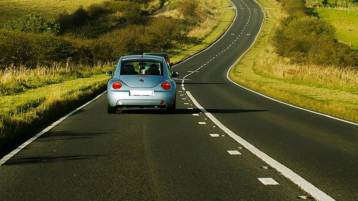 motivul pentru care in marea britanie se conduce doar pe partea stanga