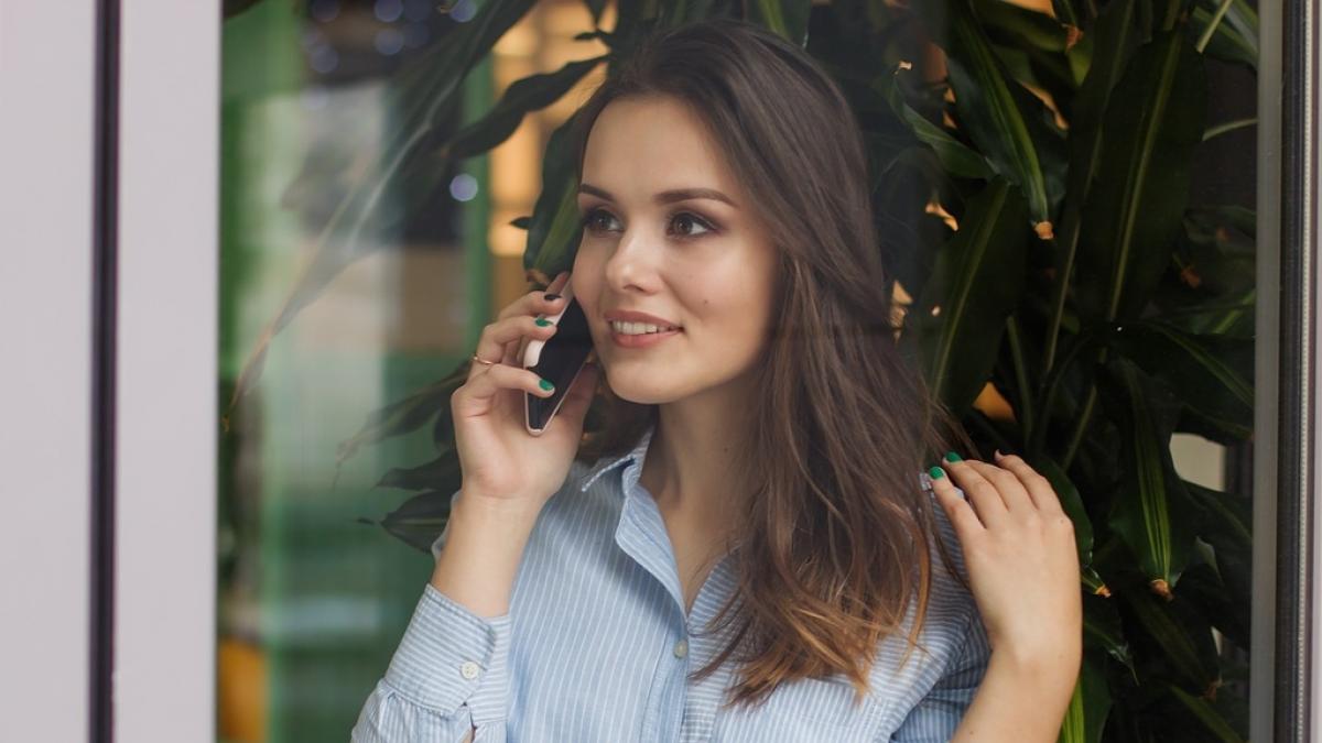 un barbat a auzit cum o femeie recunoaste ca isi insala sotul ce a ales sa faca a socat pe toata