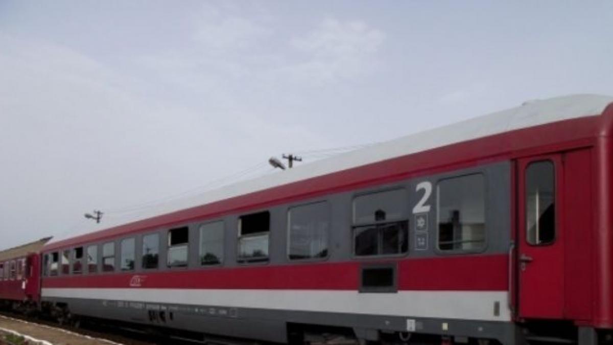 un tren care circula pe ruta timisoara bucuresti nord a ramas blocat timp de aproape trei ore pe un