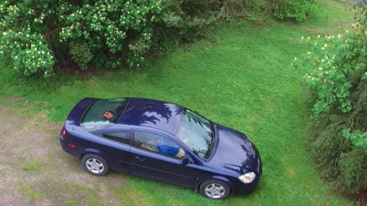 banuia ca iubita il insala asa ca i a urmarit masina cu o drona ce a filmat l a cutremurat ea s a