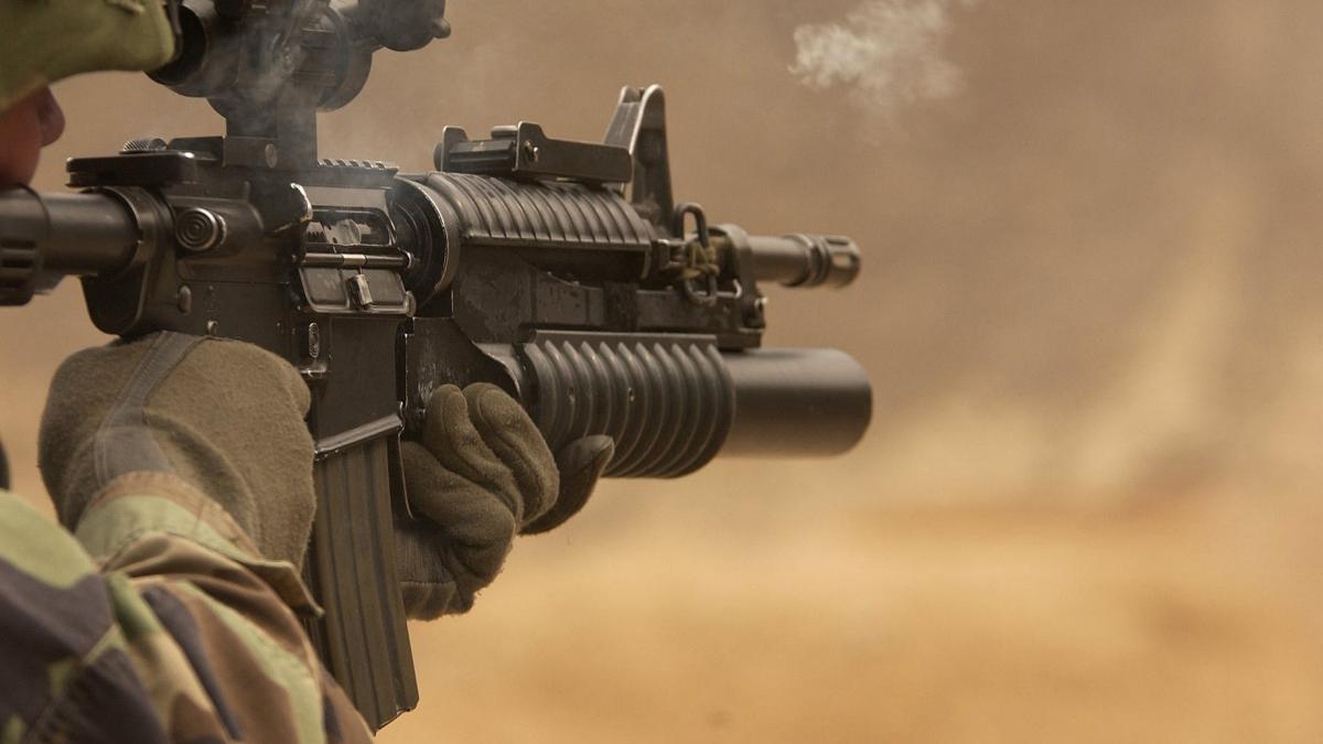 peste o suta de morti si numerosi raniti in urma unor bombardamente care au vizat o scoala