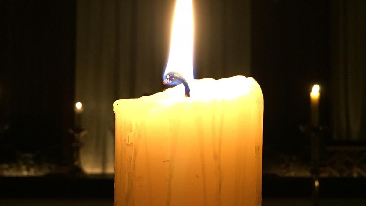 traditii si superstitii de paste ce se face de fapt cu lumanarea de la paste