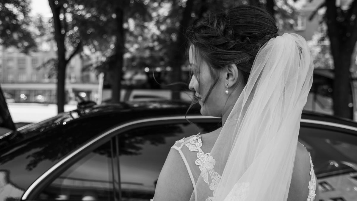 un taximetrist din giurgiu a luat in masina o mireasa la final tanara i a spus ca nu are bani si i