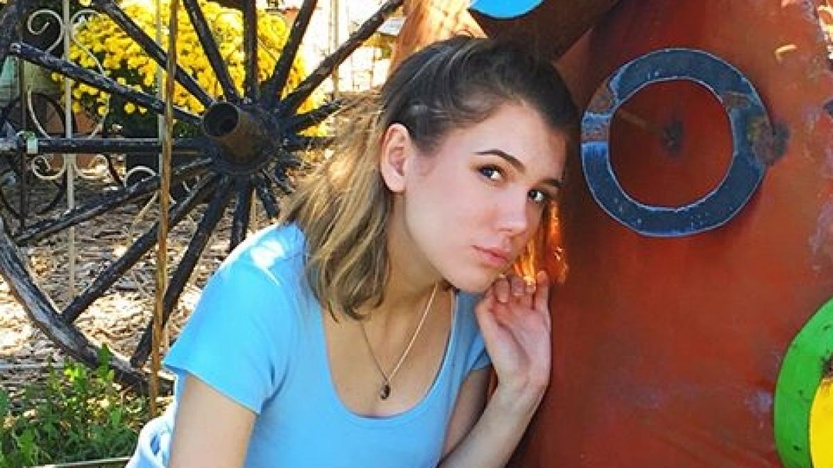 o adolescenta de 15 ani a ramas fara vedere din cauza medicamentelor pentru acnee