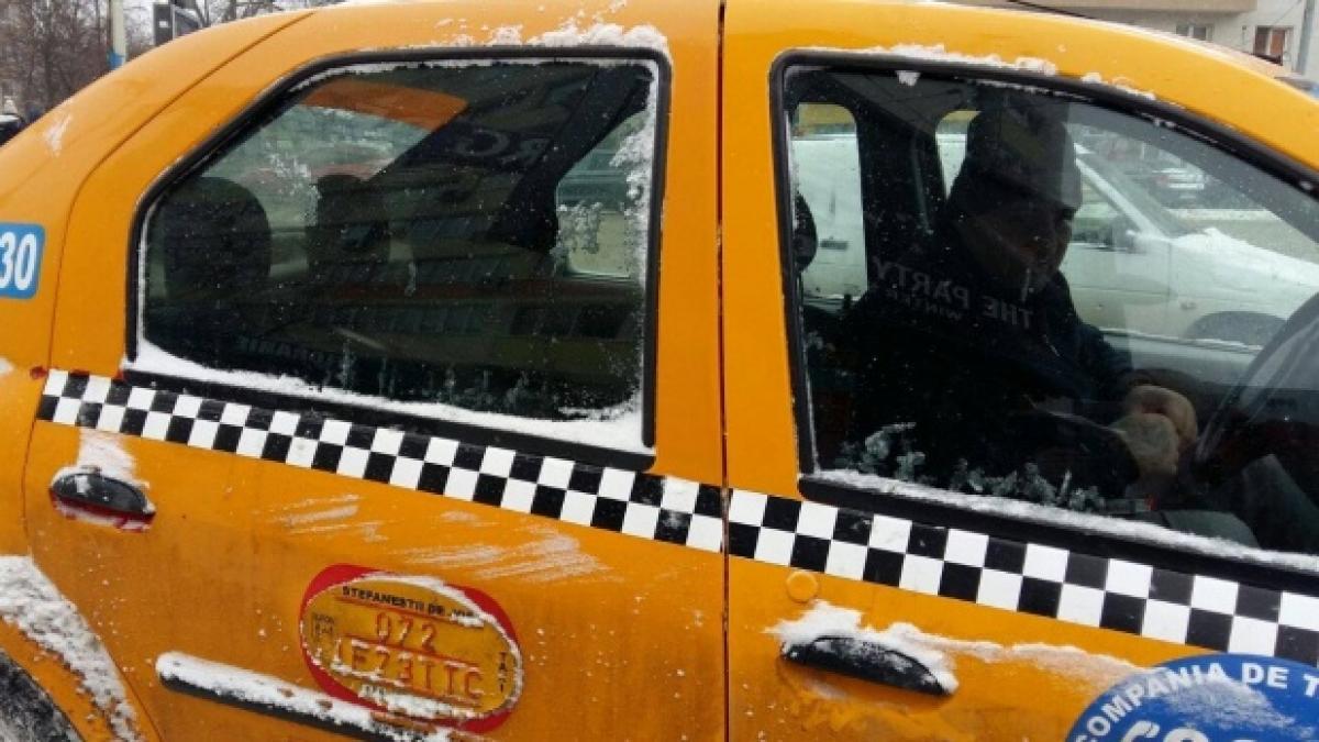 un taximetrist din valcea a luat un client in masina cand a urcat barbatul a vazut ca in automobil