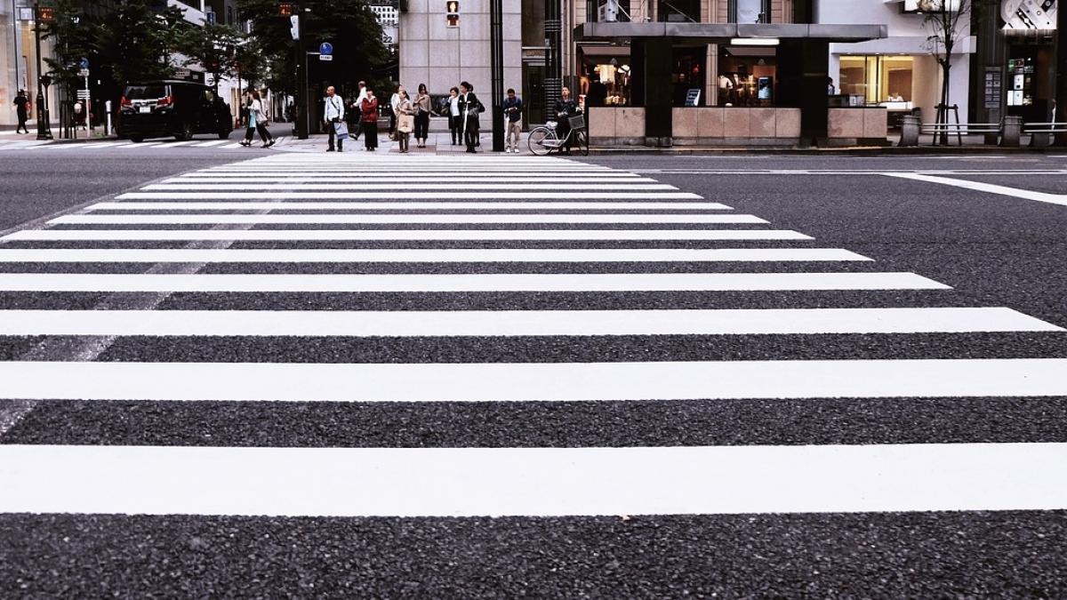 barbat lovit de tir pe o trecere de pietoni din iasi soferul a suferit un atac de panica