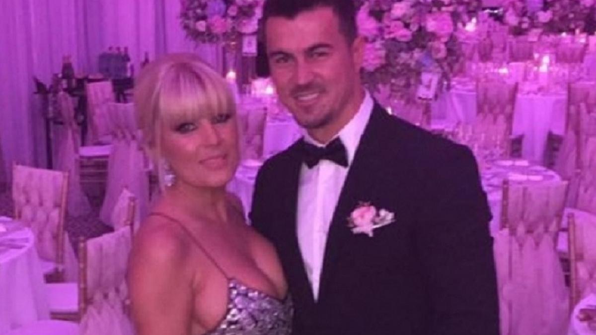 iubitul elenei udrea a plecat in costa rica pentru a i fi alaturi