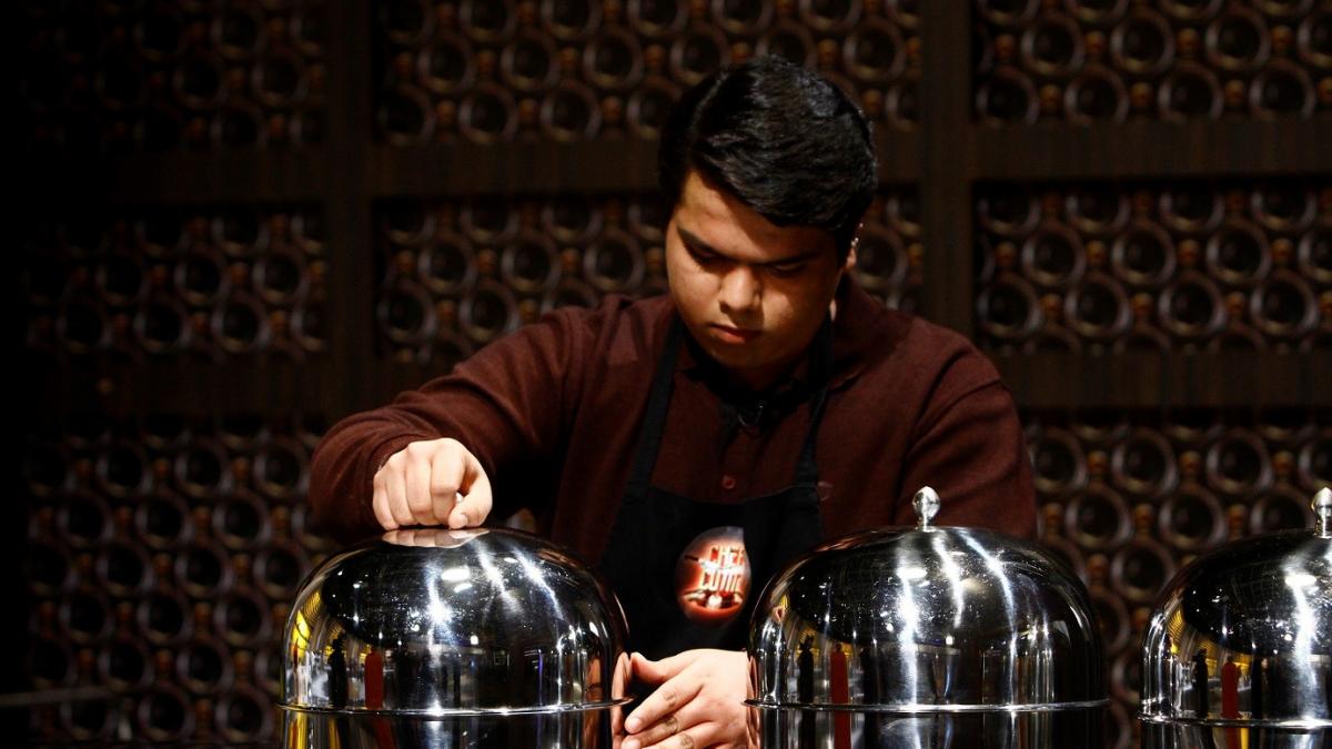 un fost concurent se intoarce in fata juratilor chefi la cutite pentru o a doua sansa