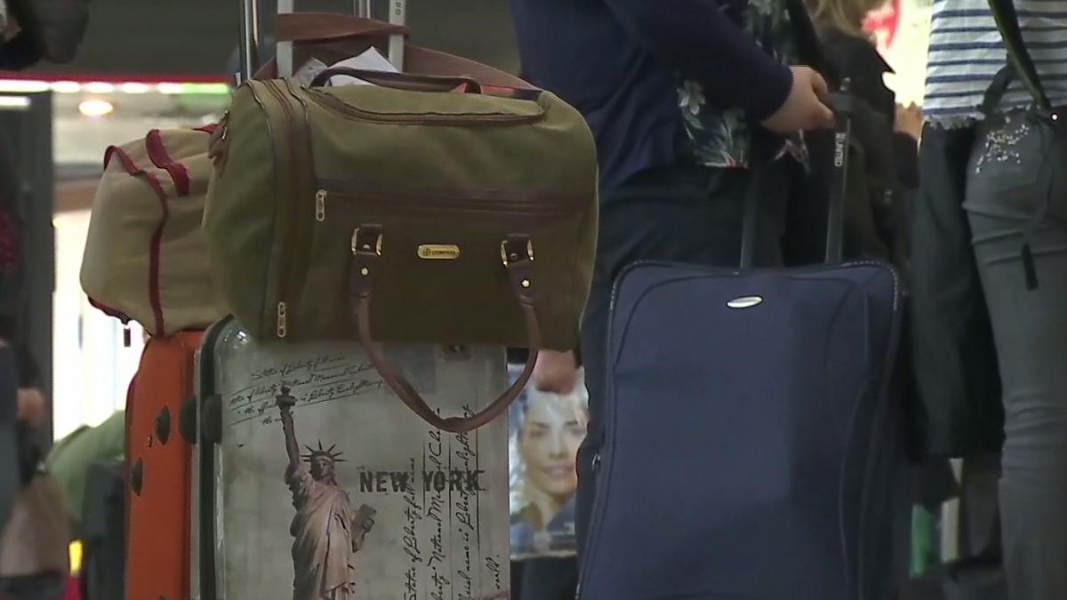 pachetul de la rude o noua escrocherie ii lasa pe romani fara bani