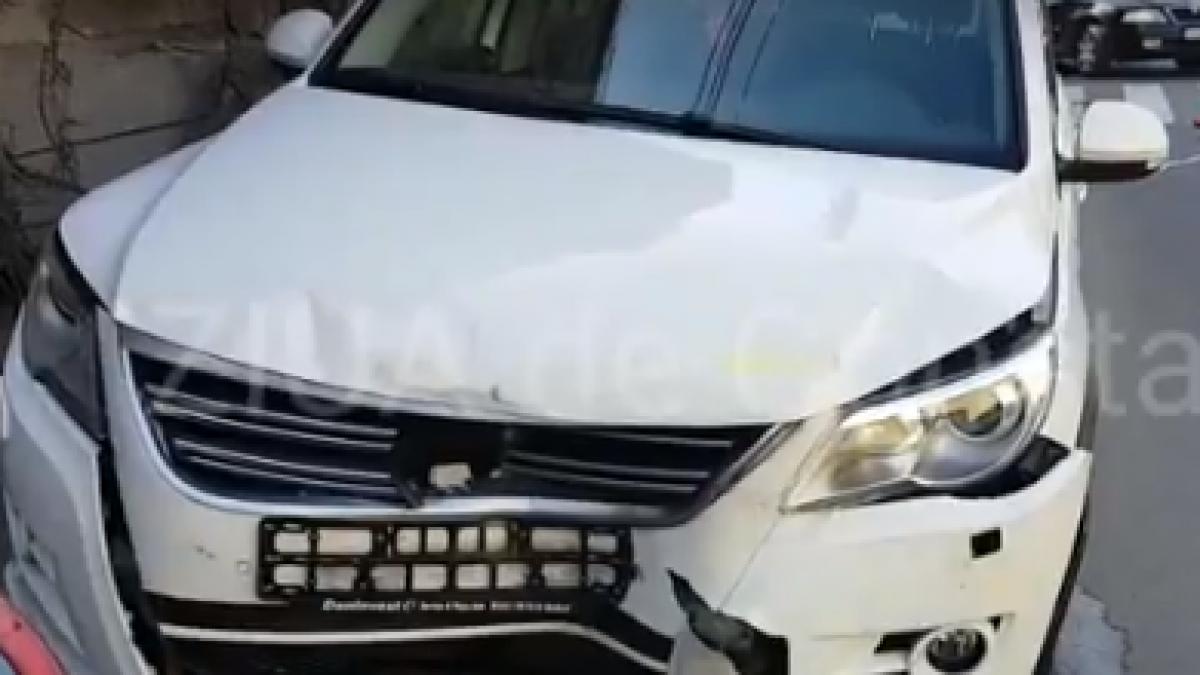 a lovit cu masina un copil de sapte luni si pe mama acestuia iar apoi a fugit de la locul faptei