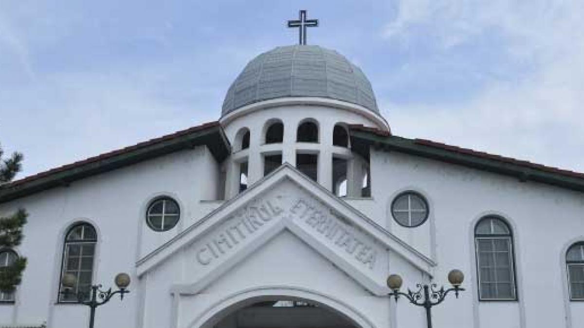 a vazut o statuie de marmura neagra in cimitirul eternitatea din bucuresti care i a atras atentia a