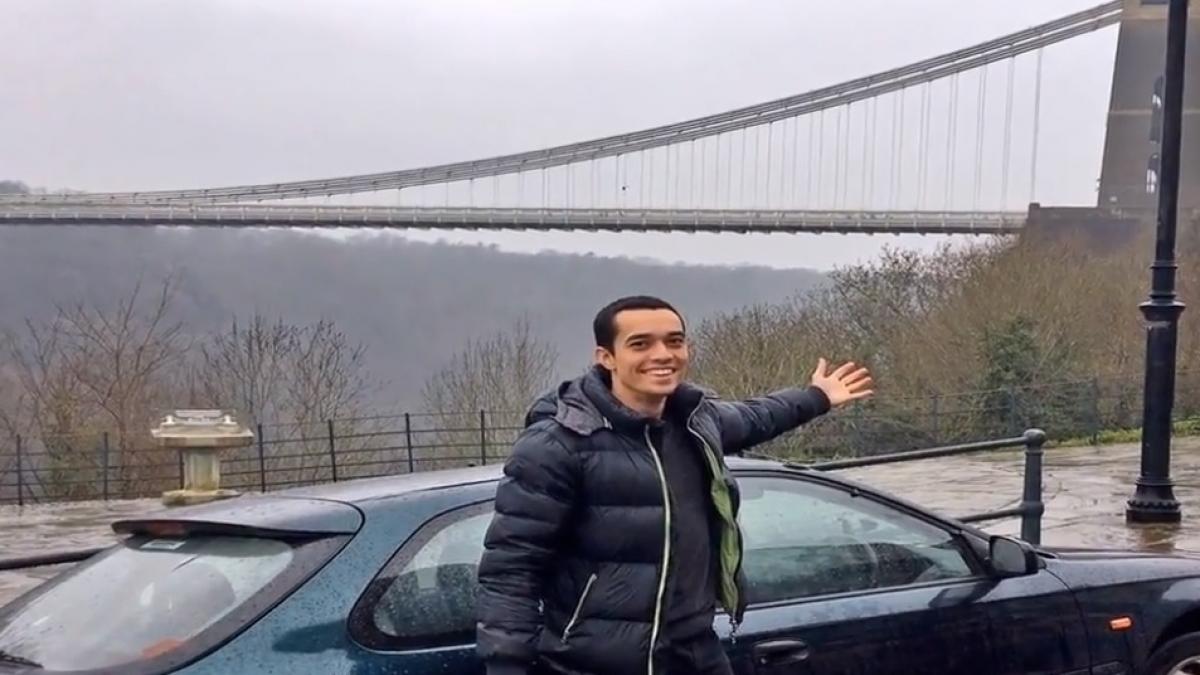 un britanic si a cumparat o masina pentru ca era mai ieftin decat sa ia trenul 160 de kilometri