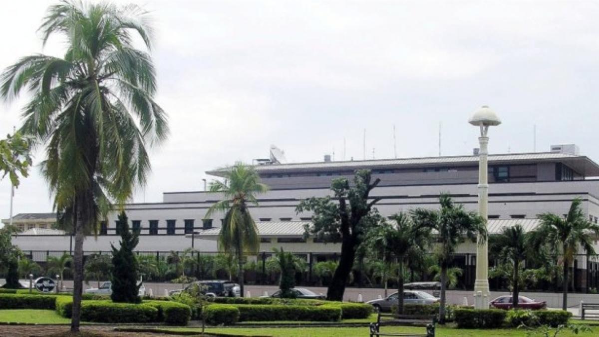 angajati ai ambasadei sua in cambodgia concediati fiindca au distribuit materiale pornografice cu