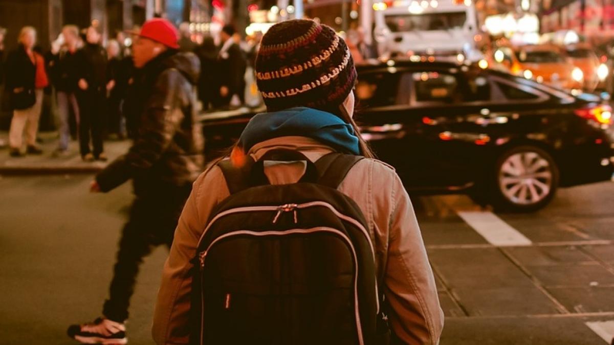 cand plecam la scoala tata imi punea cate un bilet in ghiozdan cand colegii au vazut ce mesaje
