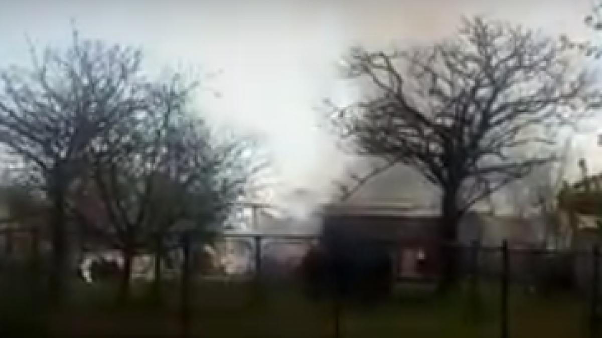 incendiu devastator la o terasa din iasi pompierii au intervenit cu mare dificultate