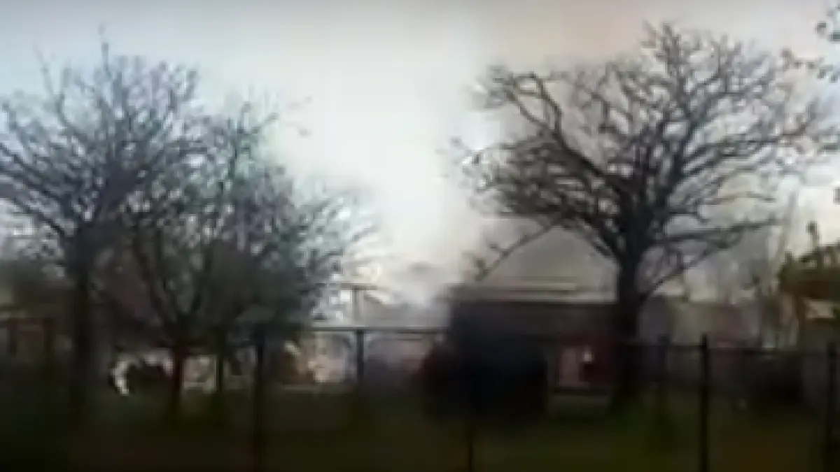 incendiu devastator la o terasa din iasi pompierii au intervenit cu mare dificultate