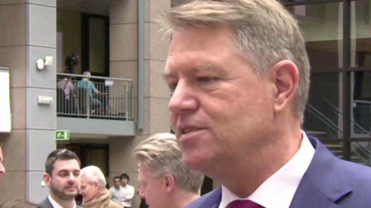 cum raspunde klaus iohannis cand este claxonat video