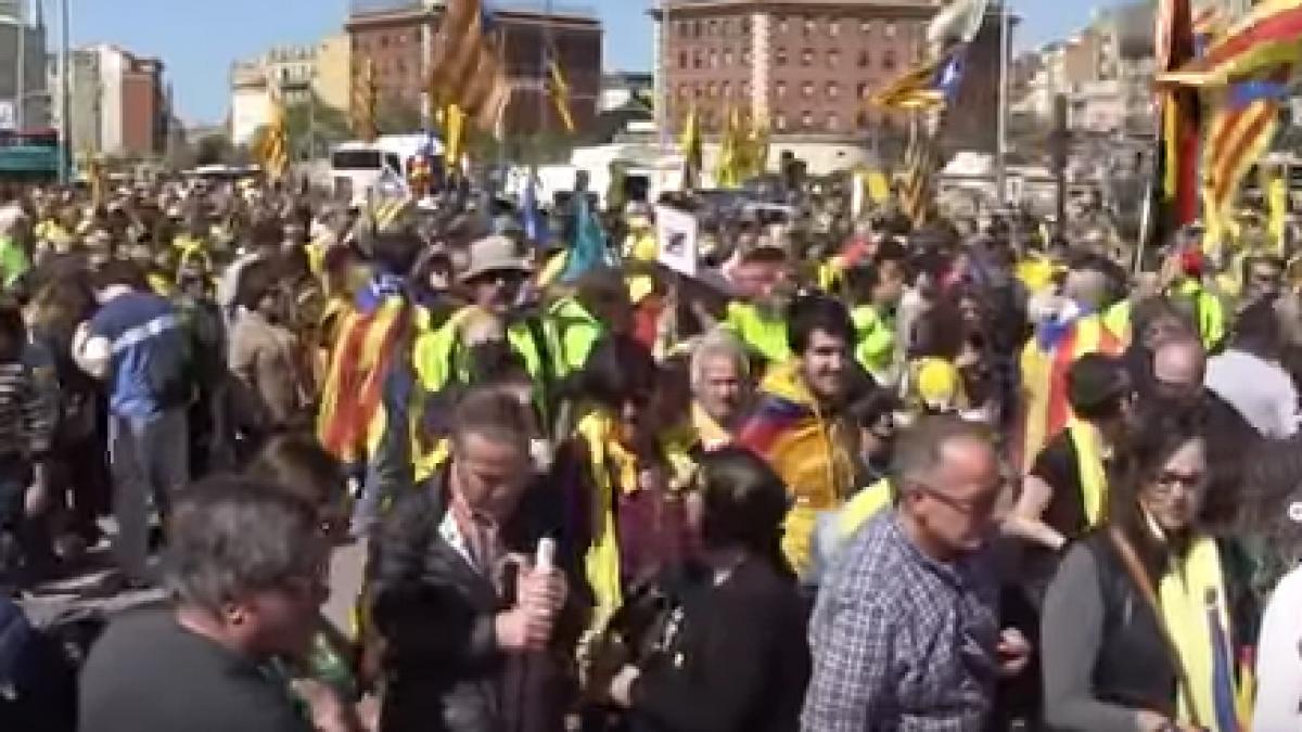 sute de mii de oameni au iesit in strada la barcelona libertate pentru prizonierii politici au