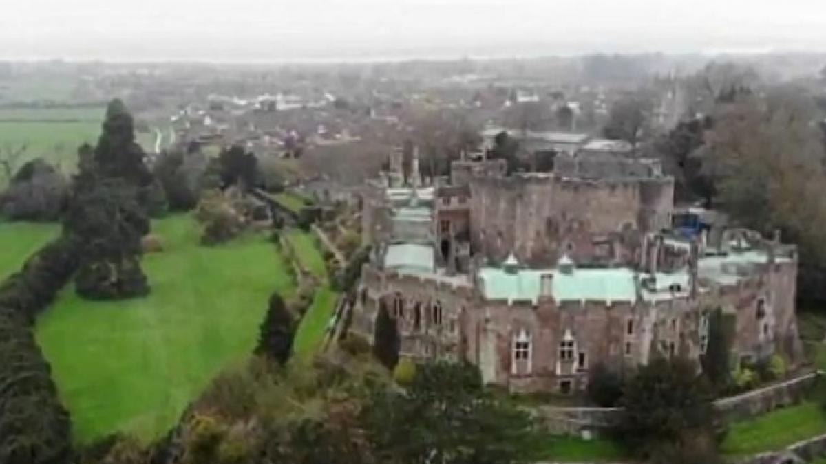 filma cu drona un castel din secolul xi cand s a uitat mai tarziu pe inregistrare a avut un soc in
