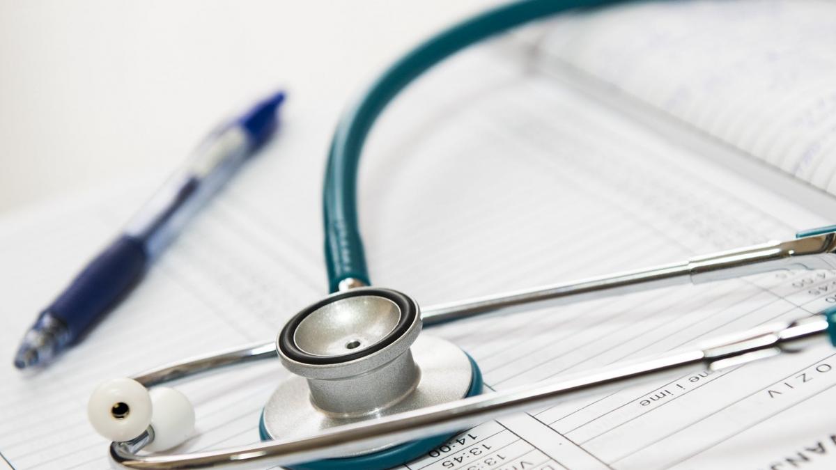 fosta sefa a casei de sanatate braila plasata sub control judiciar intr un dosar de decontari