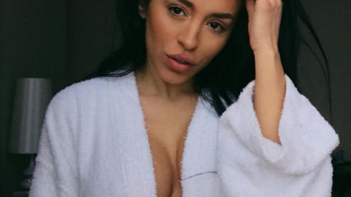 foto ruby poze indecente fara lenjerie intima cum s a fotografiat in dormitor