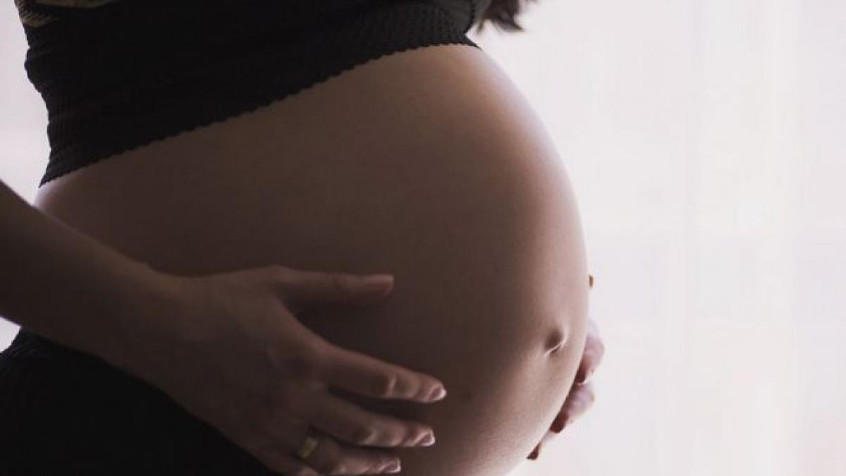 imaginea incredibila care i a aparut pe burta unei femei insarcinate a crezut ca nu vede bine