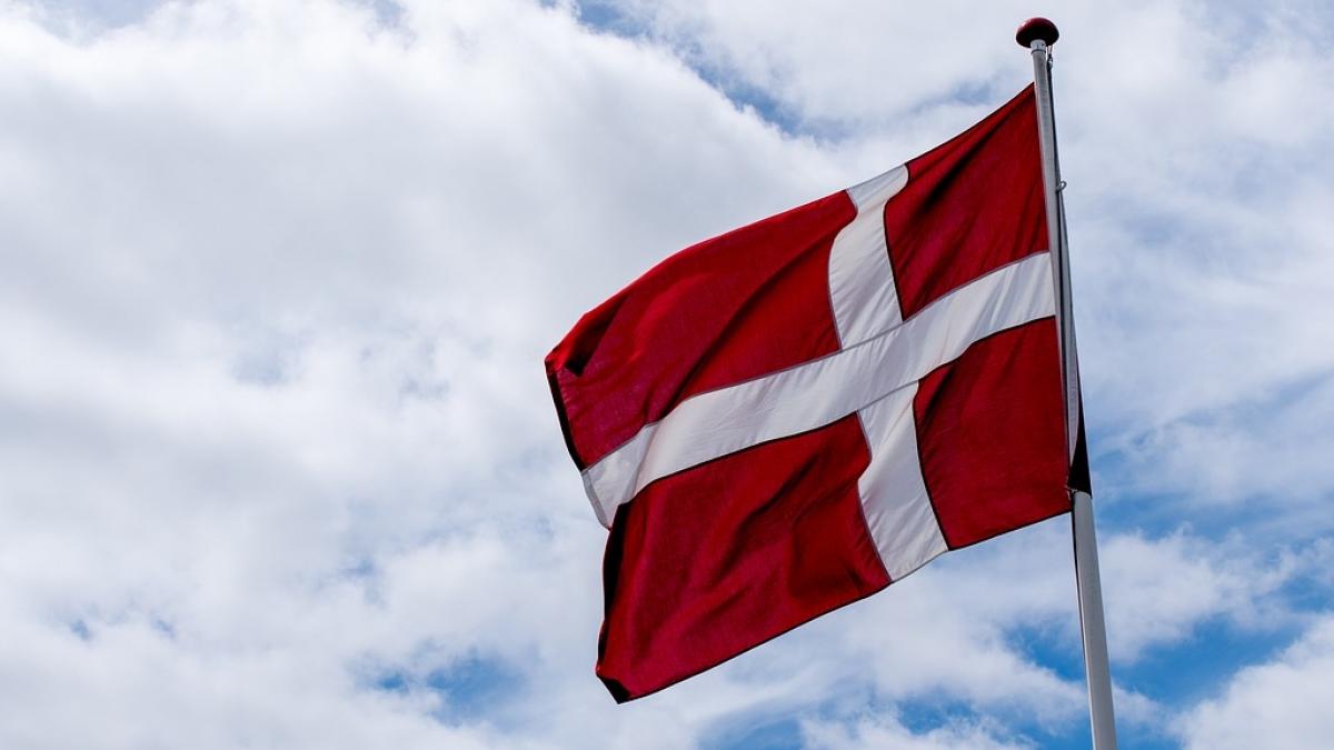 tara din europa care are probleme pentru ca are prea multi bani si prea putine datorii