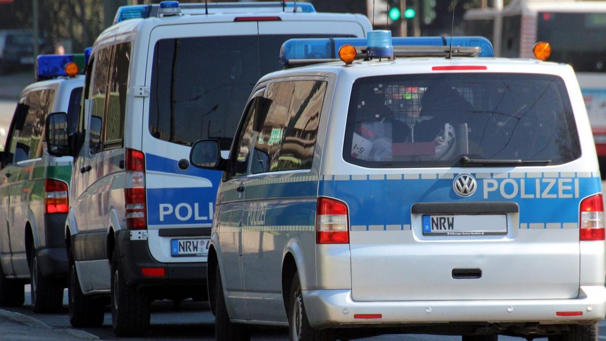 zeci de romani evacuati dintr o cladire din berlin de 120 de politisti ce au gasit in interior
