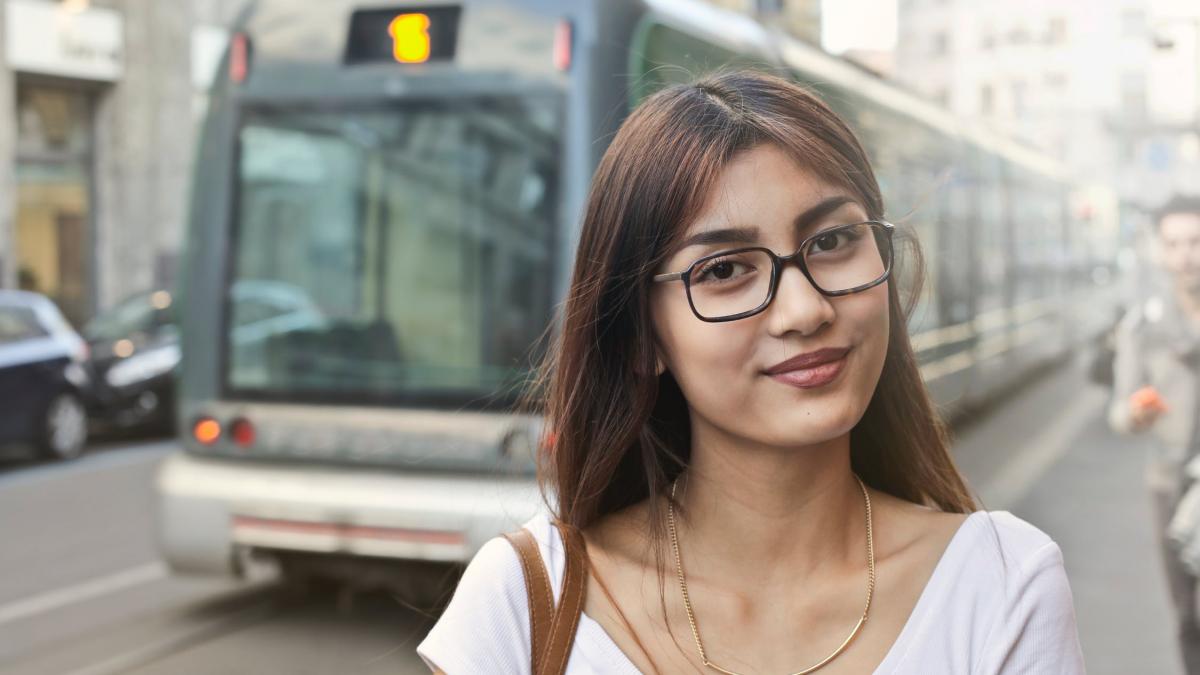 m am maritat cu baiatul din tramvai povestea incredibila a oanei tanara din bucuresti tocmai