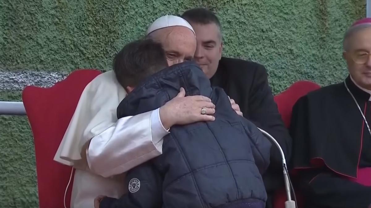 reactia papei francisc cand un copil il intreaba daca tatal ateu a ajuns in rai video