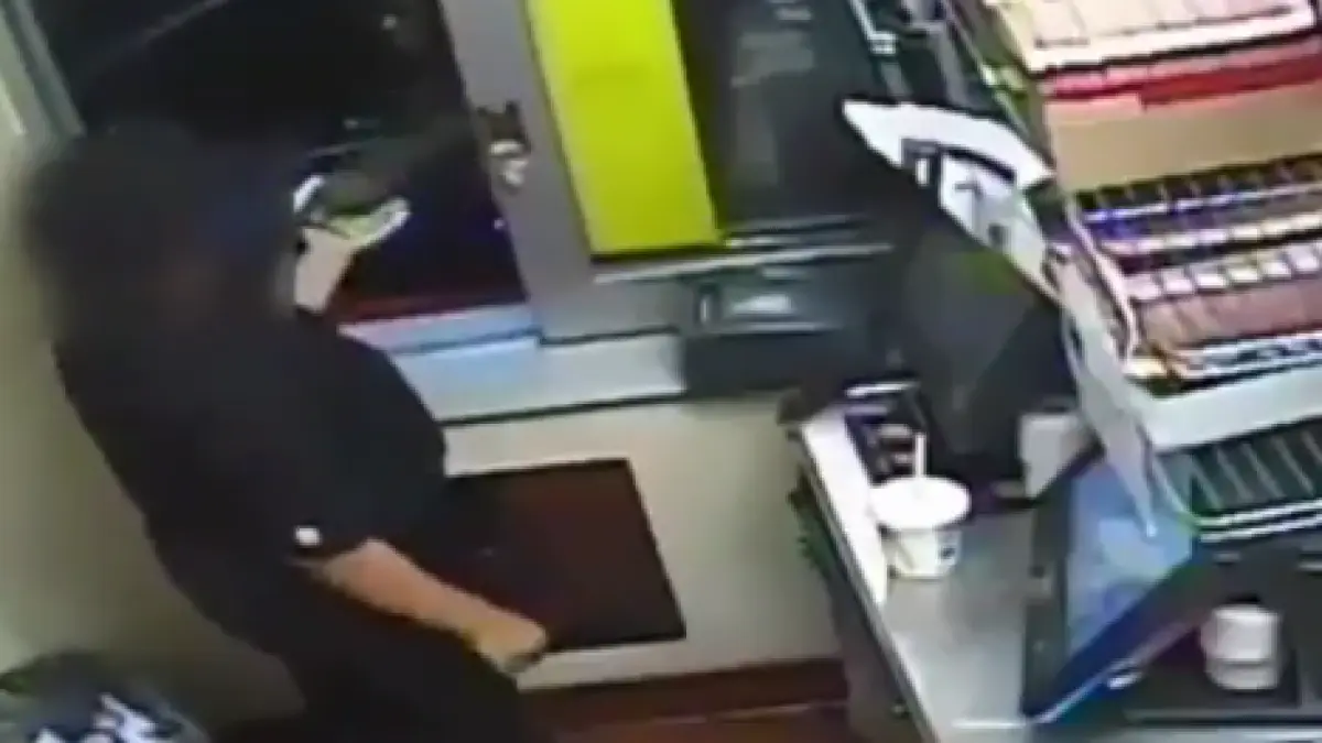 imagini socante intr un restaurant burger king clientul s a apropiat de geam si video