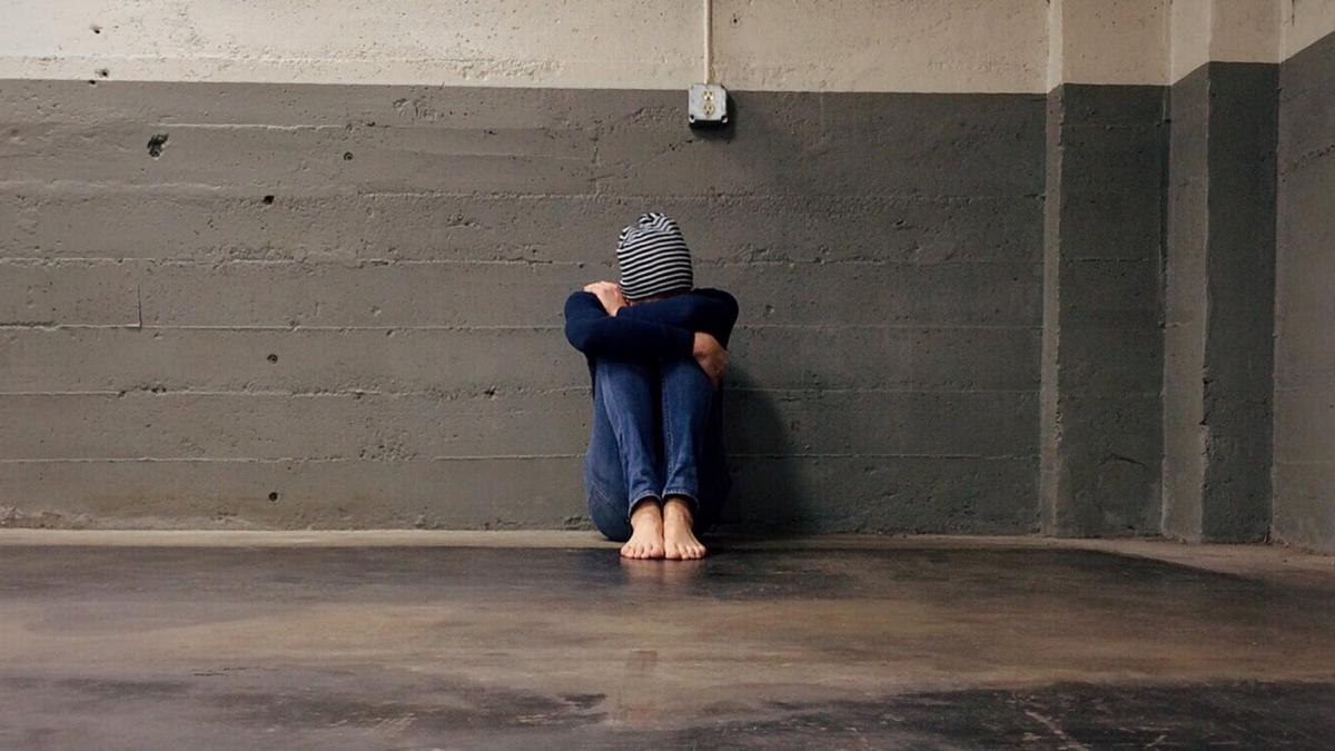 un baiat de 12 ani batut cu bestialitate de un grup de romi imaginile socante au ajuns pe internet