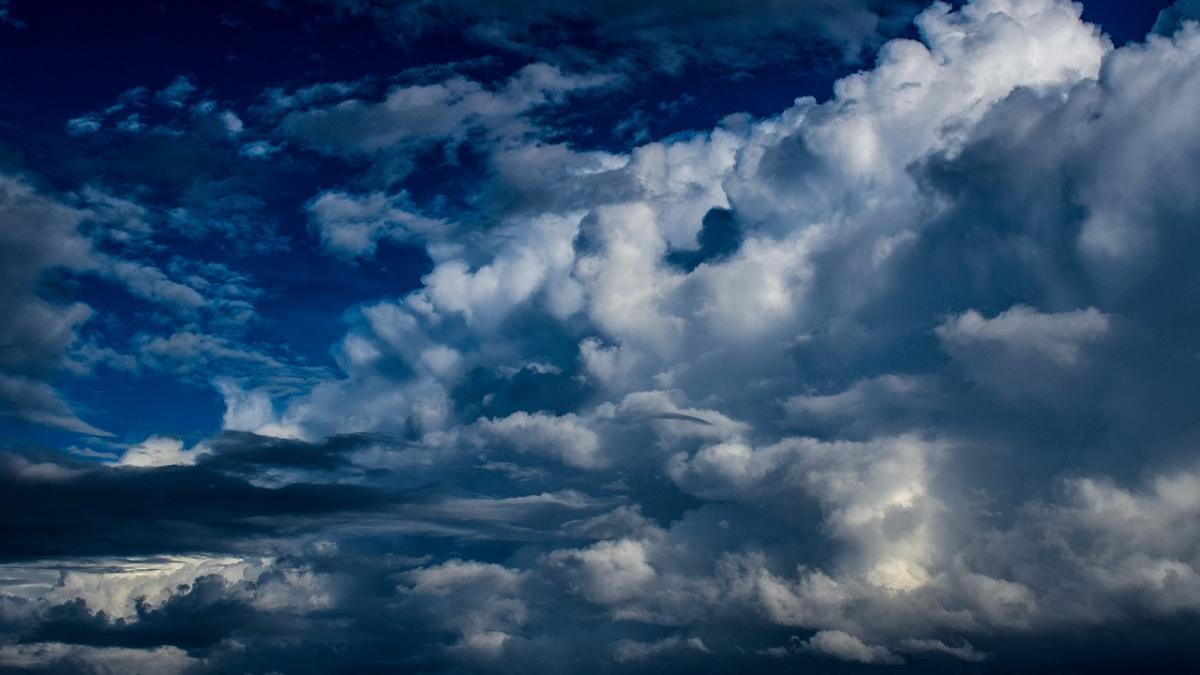 avertizare de fenomene meteo periculoase in sase judete din zona moldovei