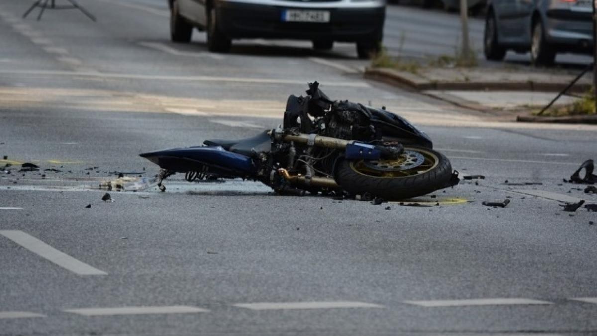 politist pe motocicleta accidentat de un sofer neatent in capitala