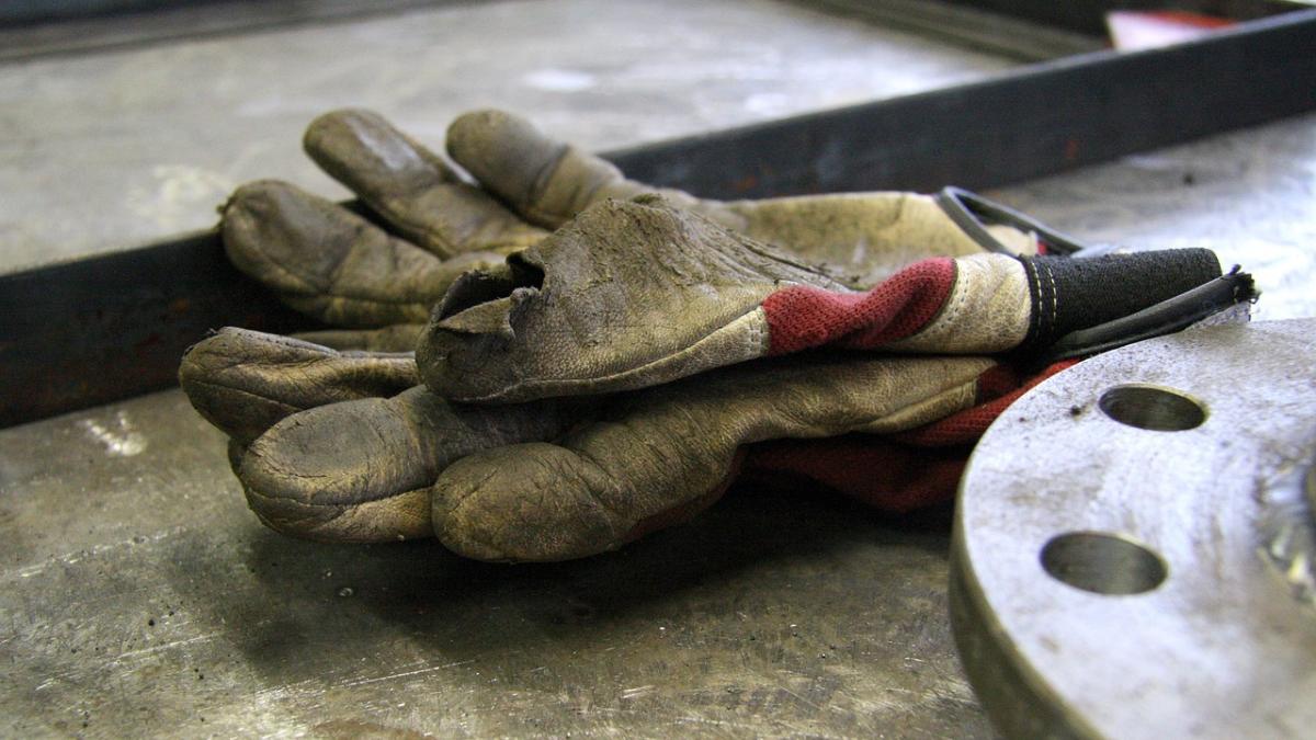 si a batut vecinul cu un patent apoi l a aruncat in sant si i a dat foc o noua crima ingrozitoare