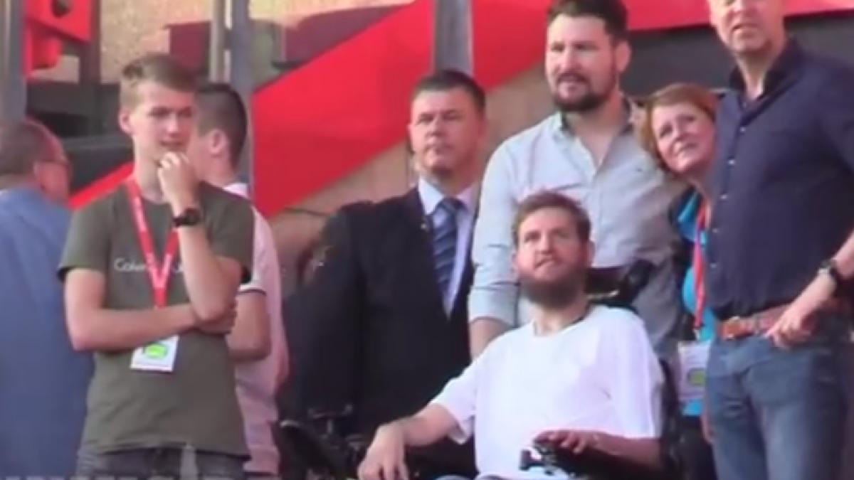 mihaita nesu omagiat de un stadion intreg bine ai venit acasa