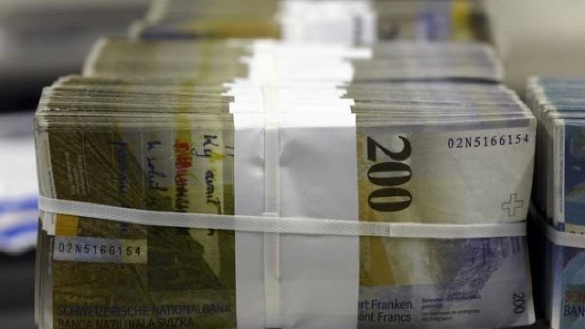 moneda care a lovit romanii cu credite in criza scade masiv