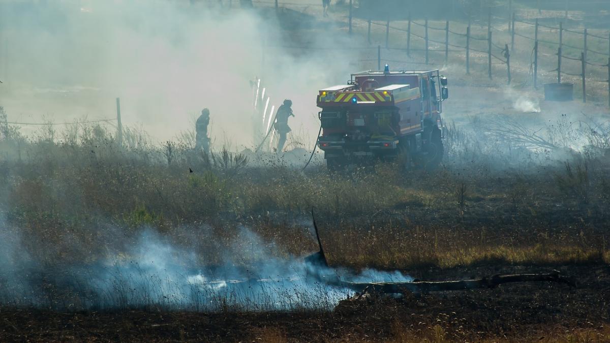 o cisterna plina cu vin s a rasturnat pe autostrada sibiu orastie si a luat foc traficul in zona