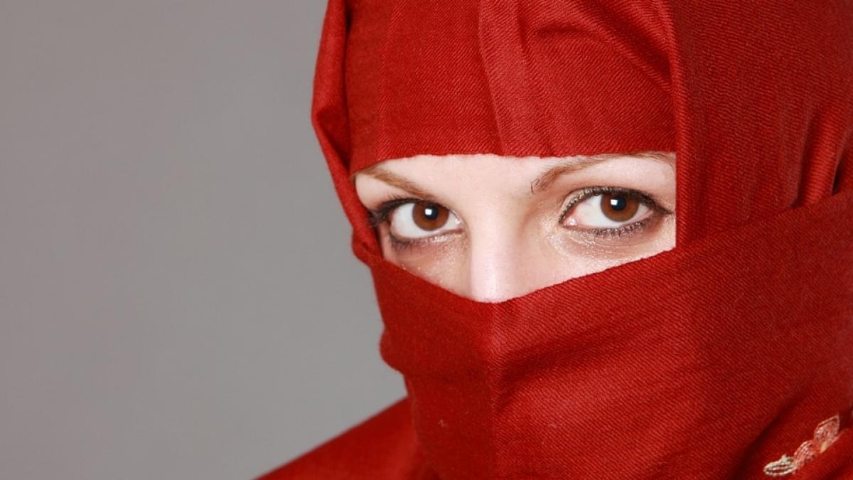 Unei femei i-a fost refuzată cetățenia pentru că a refuzat să face un lucru banal