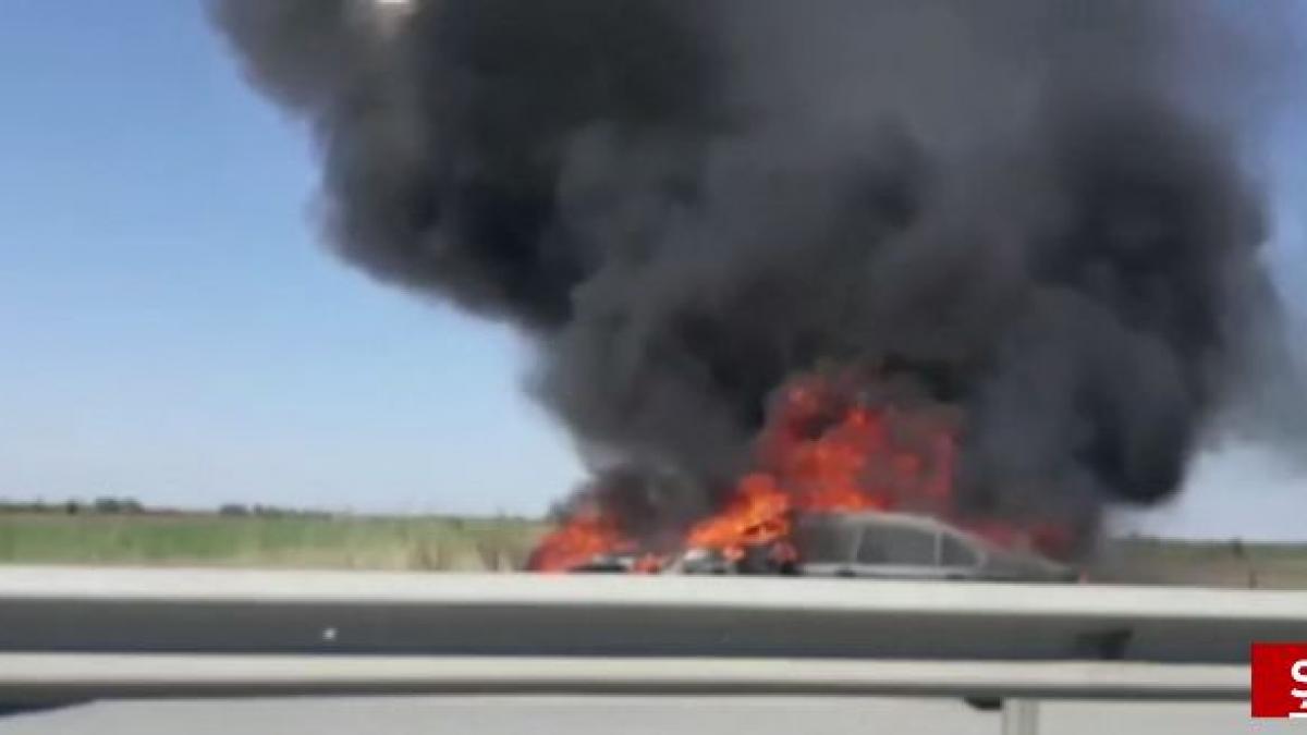 o masina a luat foc pe autostrada a1 circulatia rutiera este restrictionata