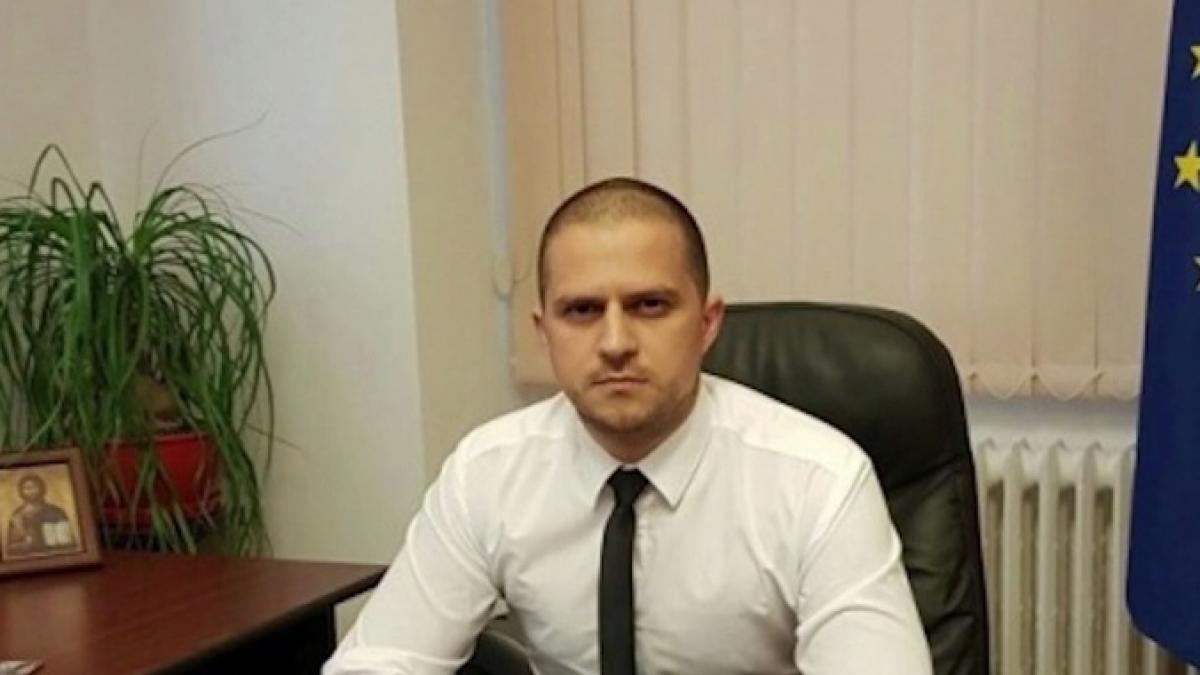 politikix cine face umbra degeaba la palatul victoria