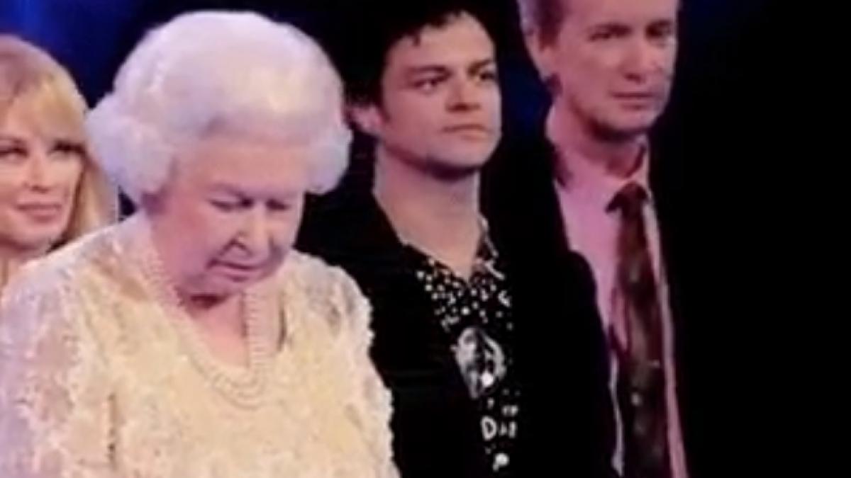reactia incredibila a reginei elisabeta cand printul charles i se adreseaza cu mami
