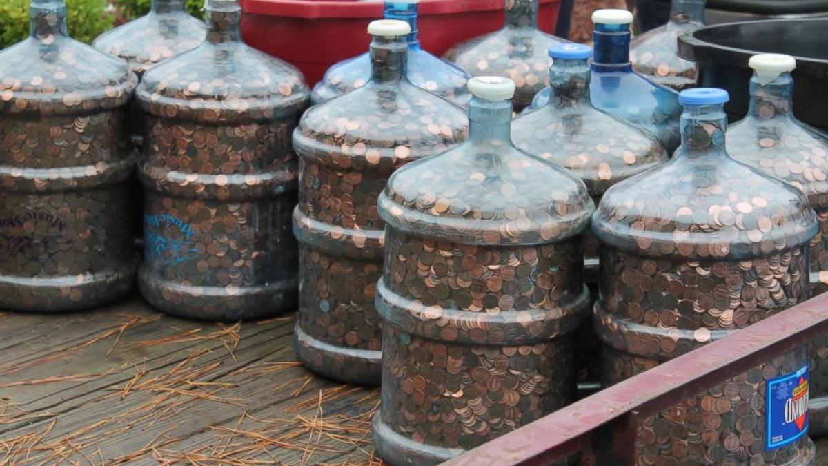 timp de 45 de ani a strans toate monedele pierdute de altii pe strada ce s a intamplat cand le a