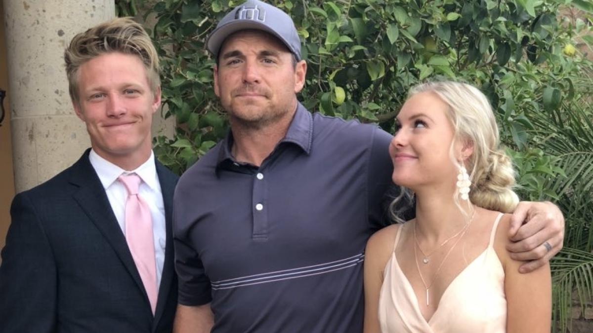 detaliul din imagine care a starnit revolta cum s a pozat un tata alaturi de fiica lui