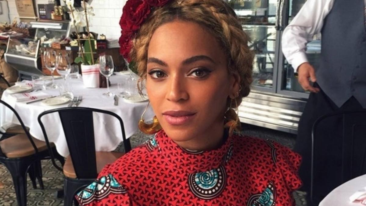 incident neplacut pentru beyonce artista a cazut pe scena video