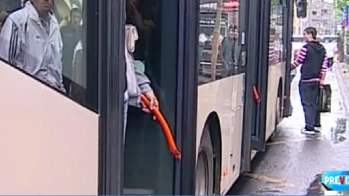 caz revoltator in capitala bebelus prins intre usile autobuzului