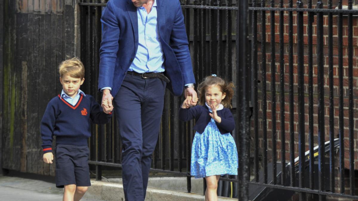 printul george a facut un gest adorabil pentru surioara lui cand si au vizitat noul frate video