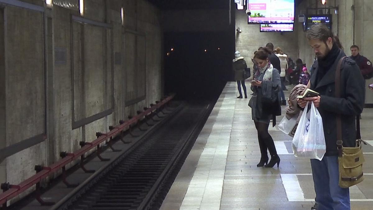 se anunta schimbari la metrou metrorex monteaza usi de protectie la metrou