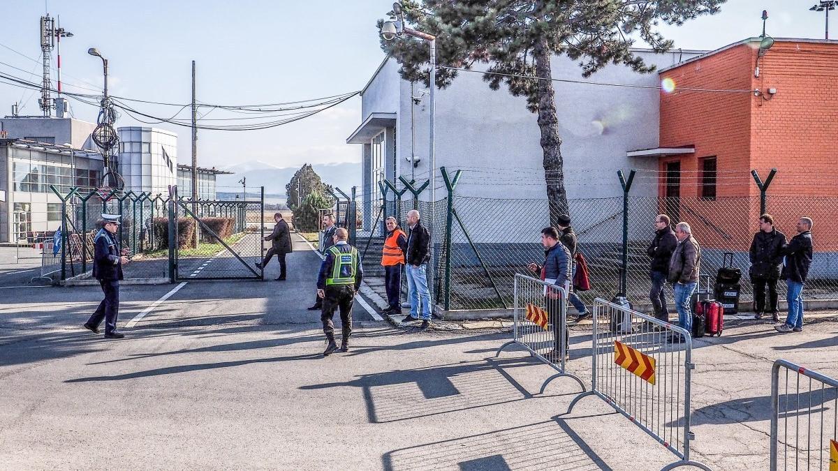 un barbat din sibiu a vrut sa deturneze un avion nato