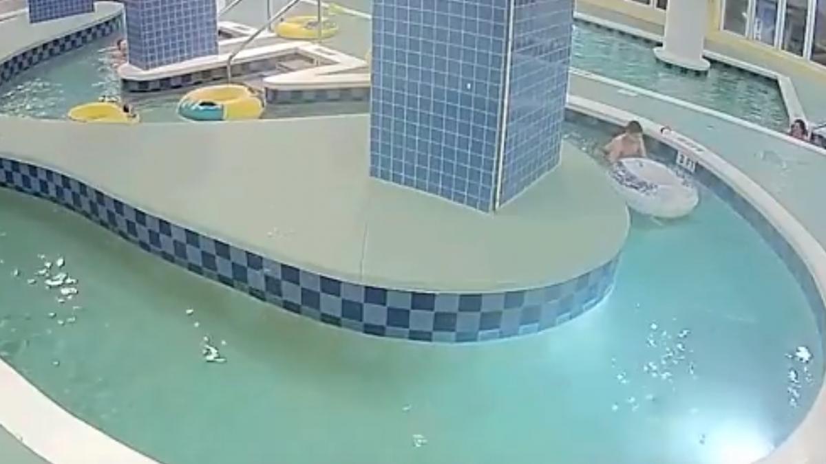 un copil de 12 ani a stat noua minute sub apa intr o piscina cu piciorul prins intr o vana de